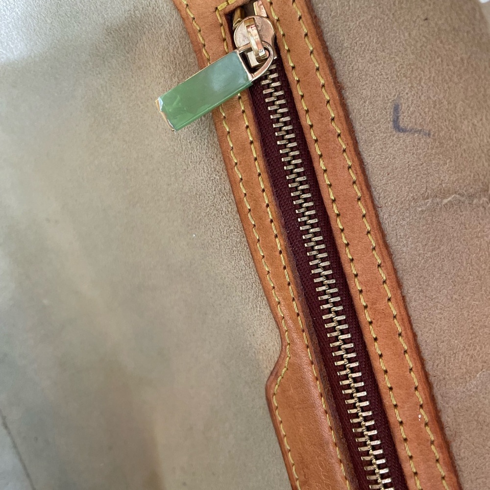 Authentic Louis Vuitton Shoulder Bag - Vintage July 2002, USA made - Picture 7 of 16